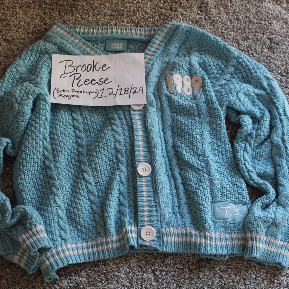 1989(Taylor’s Version) Cardigan 
Size: M/L
Condition: Good(worn once)